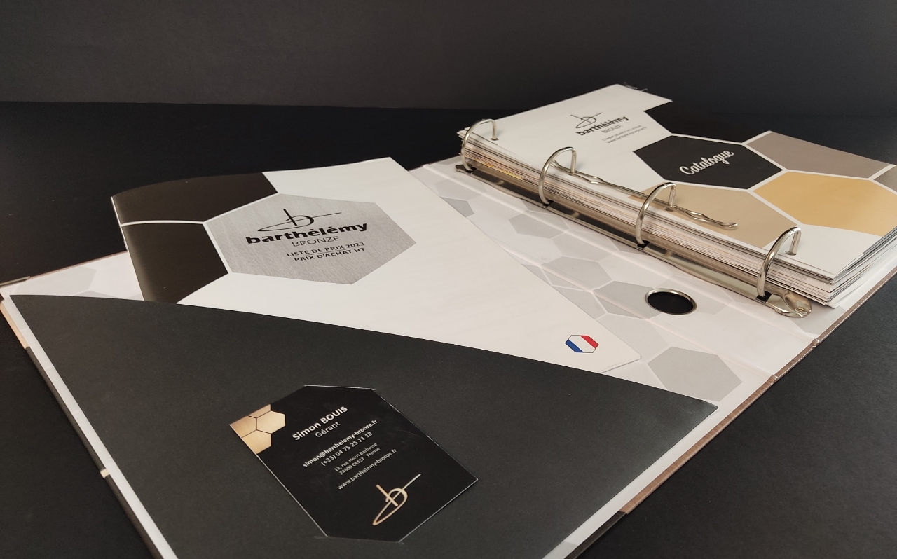 Expert en imprimerie et enseignes à Valence - Imprimer son magazines, son catalogue, échantillon, nuancier et éventail avec Graffi4
