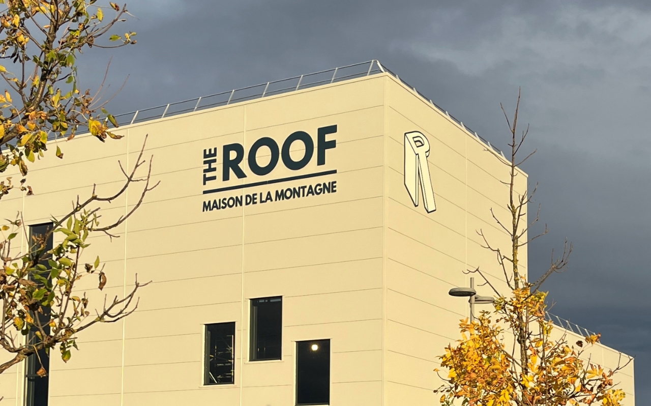 Enseigne murale, stickers et vitrophanie pour usages professionnels – Expert en imprimerie/flocage à Valence - Graffi4