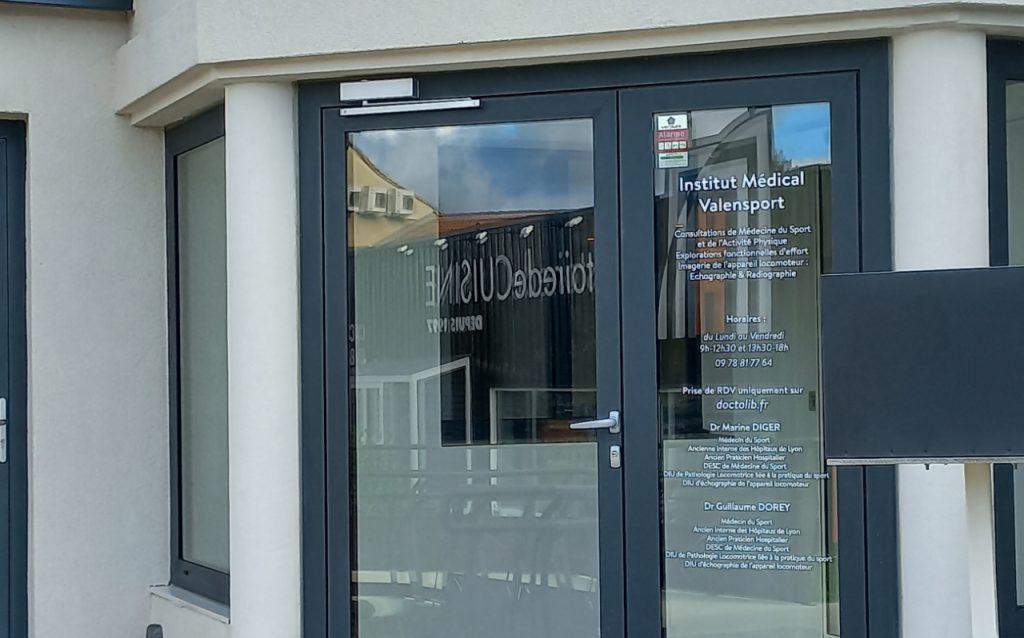 Films, stickers et vitrophanie pour usages professionnels – Expert en imprimerie/flocage à Valence - Graffi4