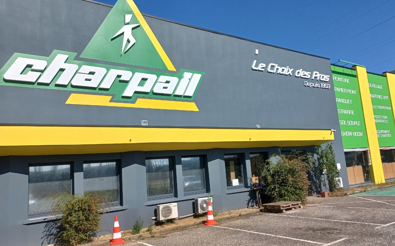 Conception d’enseigne murale en 3D – Impressions, signalétiques, adhésifs, flocages, et fabrication d’enseignes à Valence – La solution Graffi4