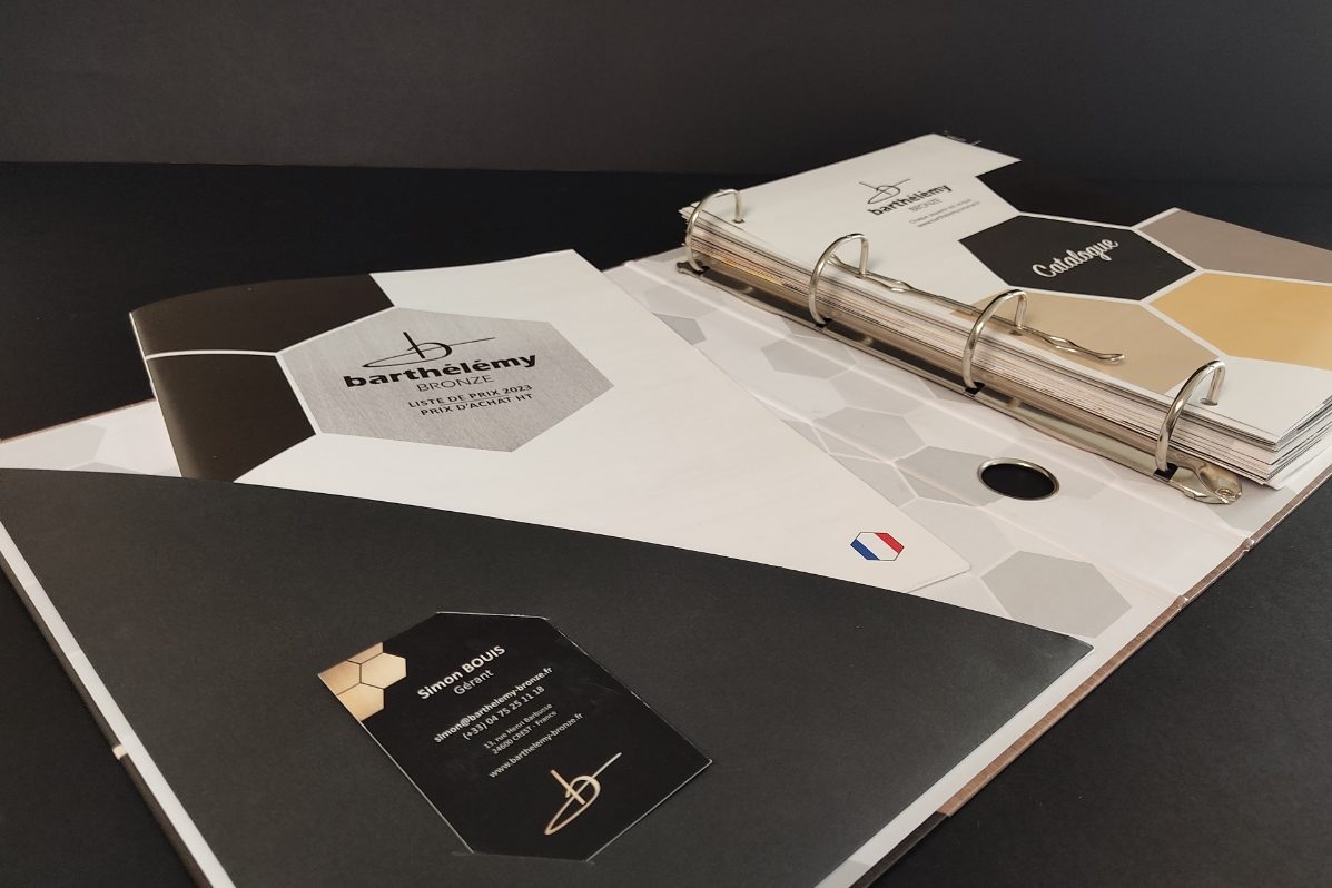 Expert en imprimerie et enseignes à Valence - Imprimer son magazines, son catalogue, échantillon, nuancier et éventail avec Graffi4