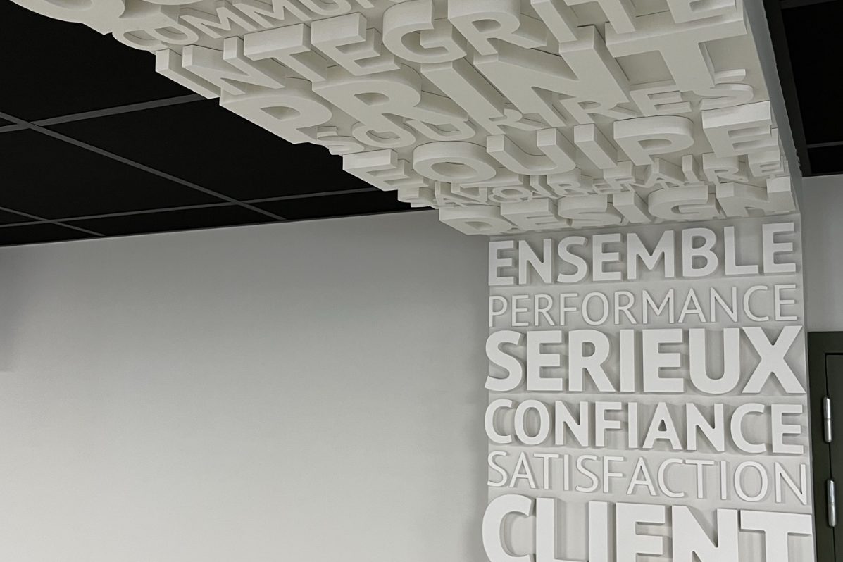 Enseigne murale en 3D, vitrophanie pour usages professionnels – Expert en imprimerie/flocage à Valence - Graffi4