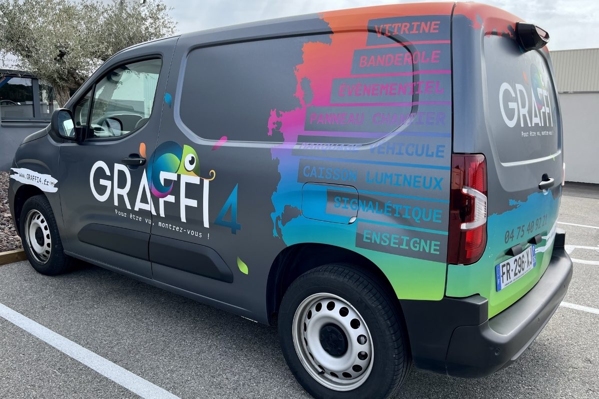 Personnalisation et flocage pour entreprises – Expert en impression et habillage de véhicules utilitaires en Drôme – Graffi4